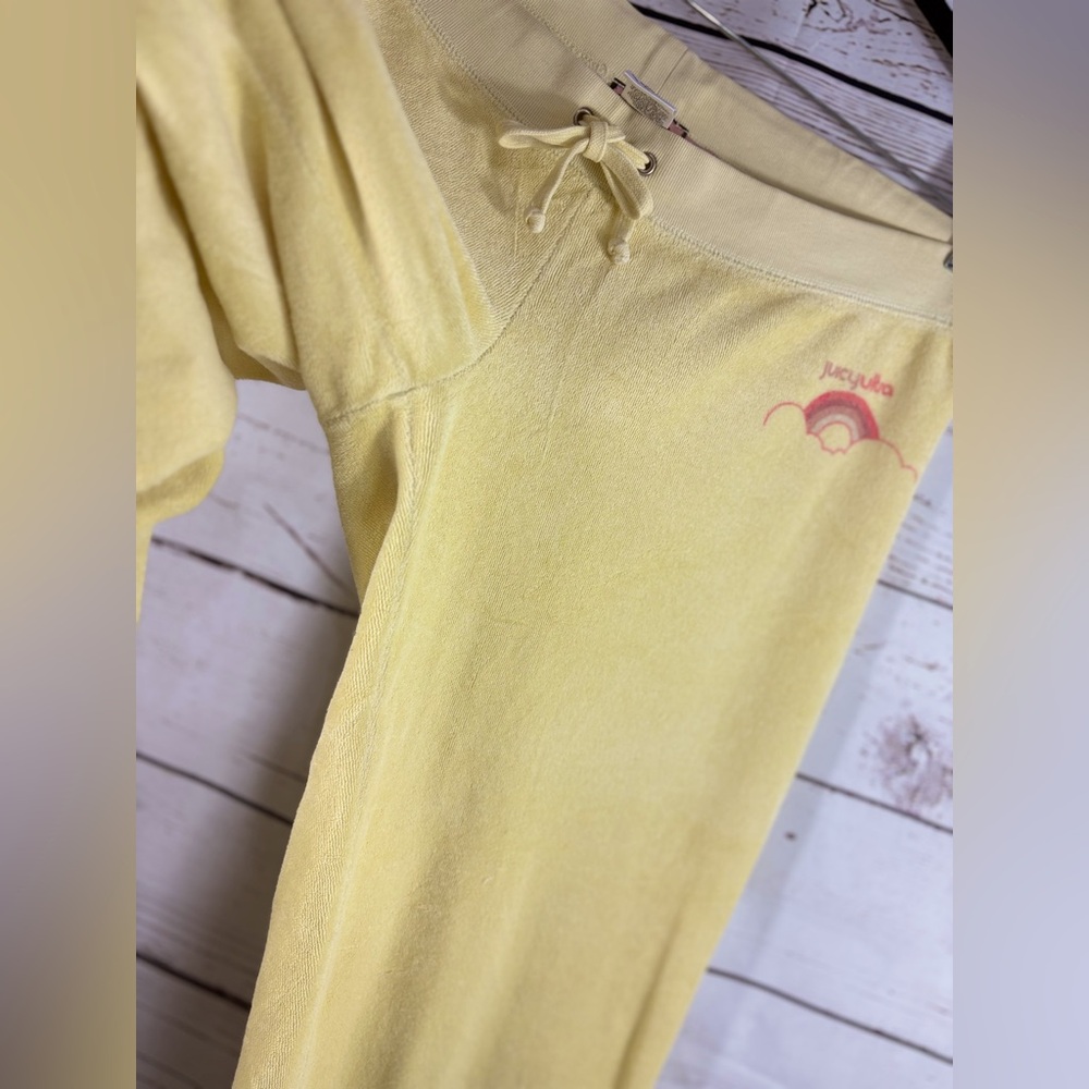 Vintage Juicy Couture Juicy Ultra Track Capris in Size Medium - Picture 4 of 6